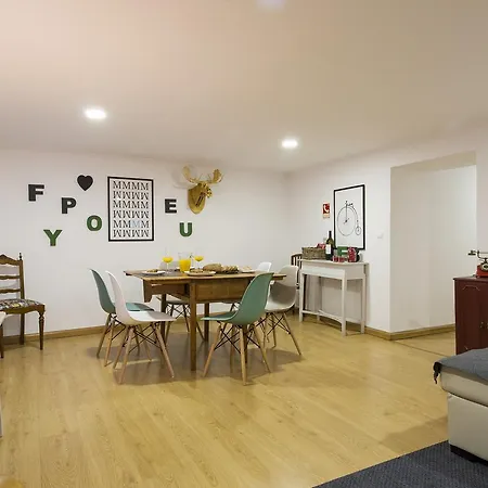 Trindade Chiado Апартаменты